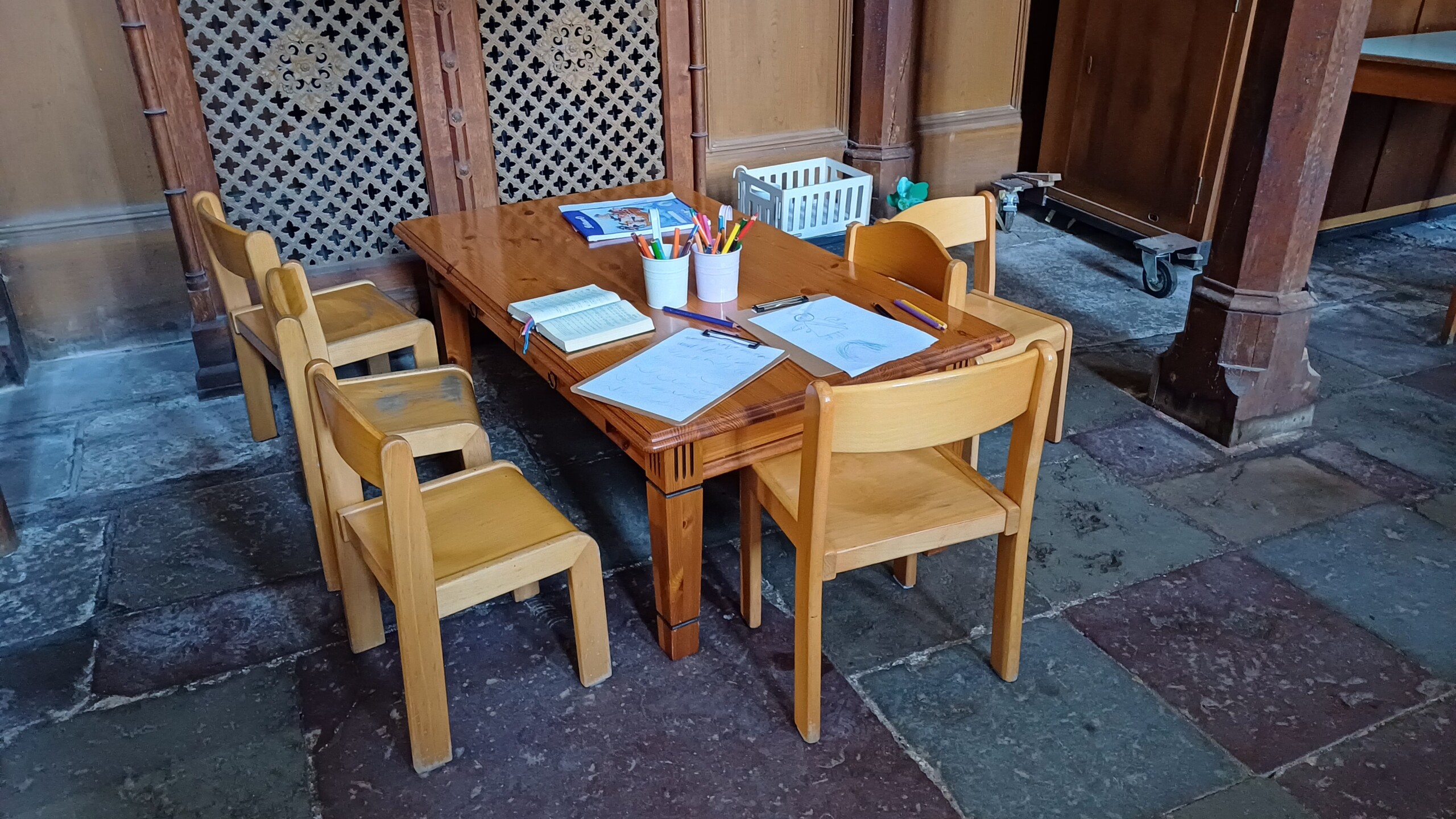 Kindertisch Kirche (KW)